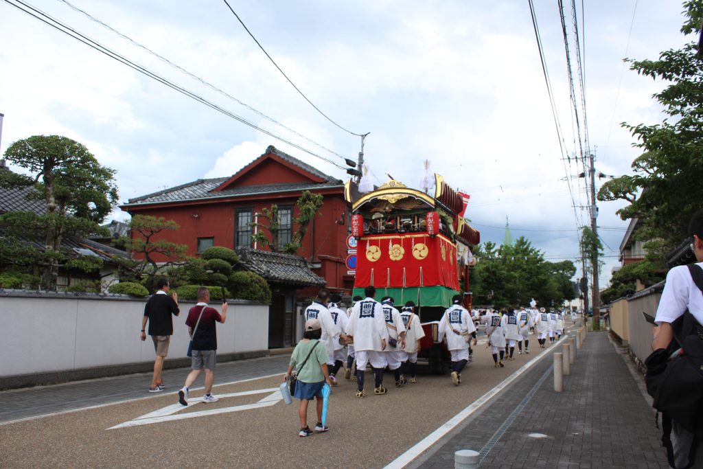 豊後町へと向かう祇園車